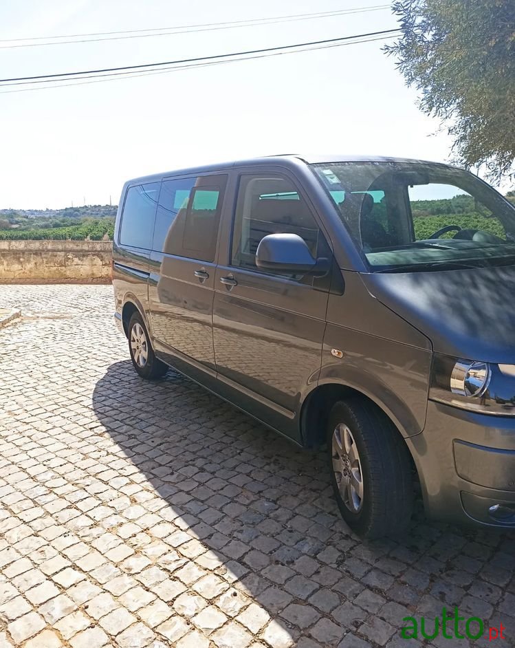 2011' Volkswagen Multivan photo #4