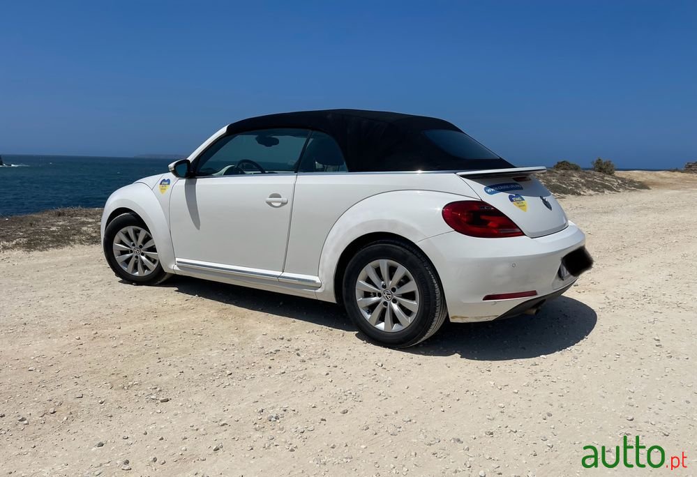 2013' Volkswagen New Beetle photo #1