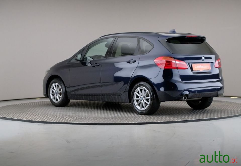 2019' BMW 216 Active Tourer photo #2