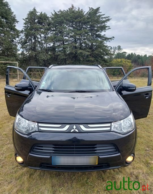 2014' Mitsubishi Outlander photo #1