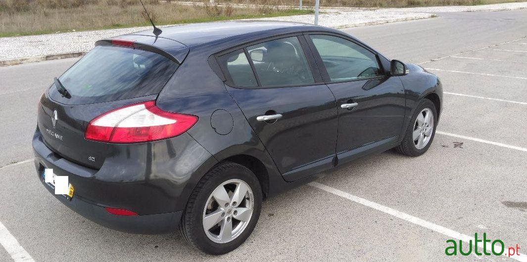 2010' Renault Megane photo #2