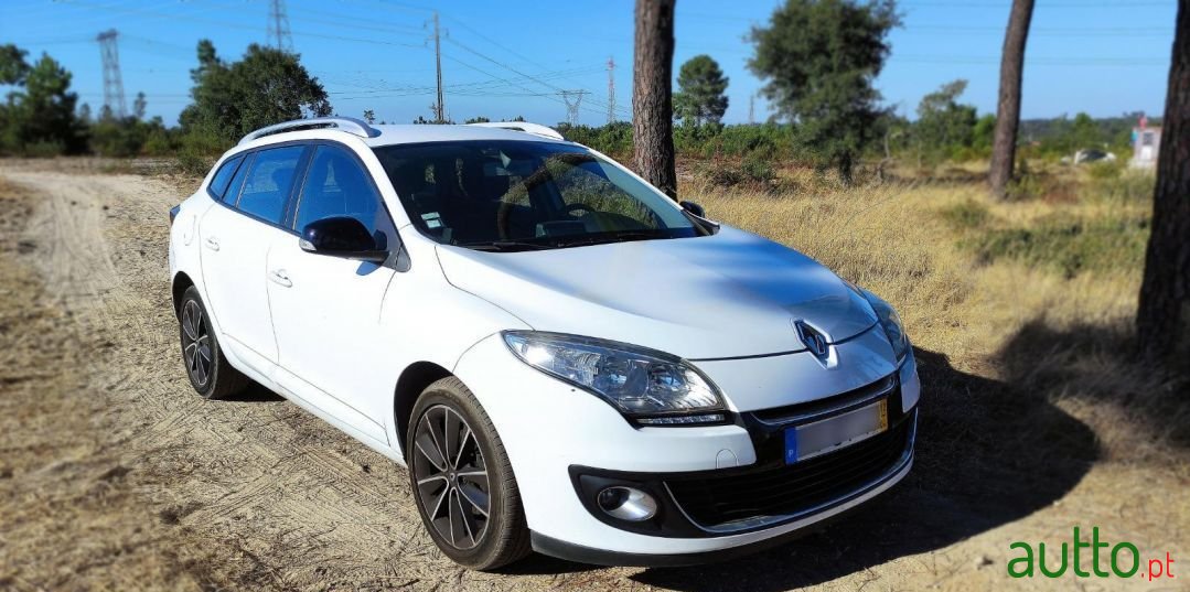 2012' Renault Megane Sport Tourer photo #2