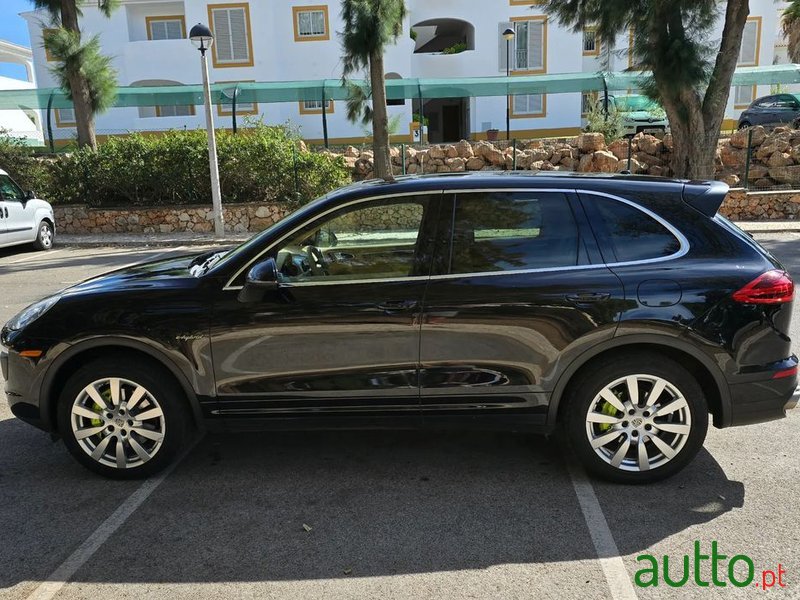 2016' Porsche Cayenne S E-Hybrid photo #1