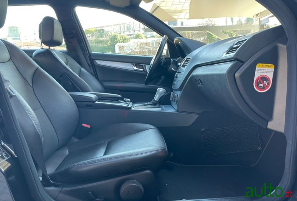 2008' Mercedes-Benz C-320 photo #6