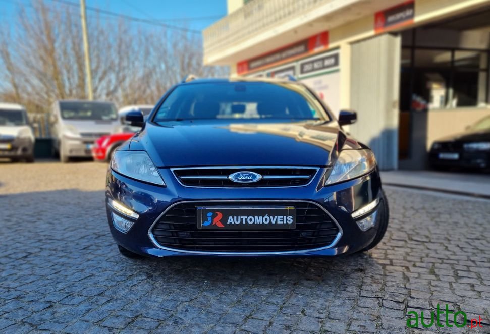 2011' Ford Mondeo Sw photo #2