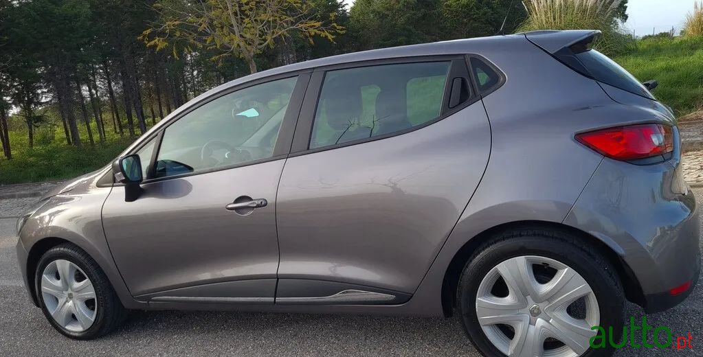 2014' Renault Clio photo #2