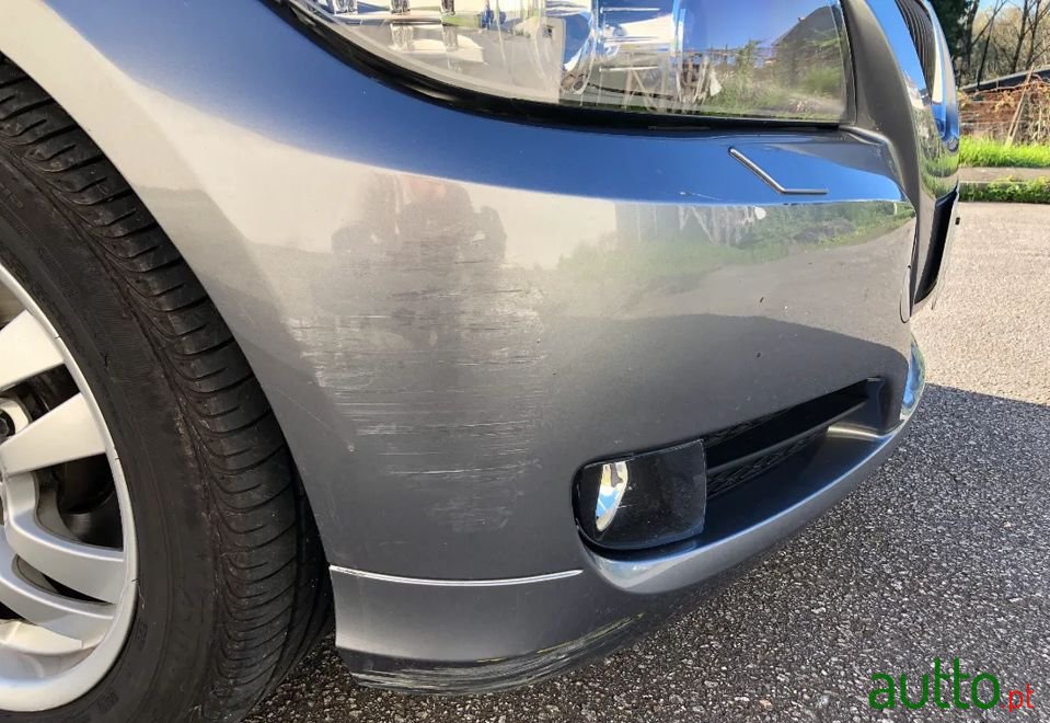 2010' BMW 318 photo #5