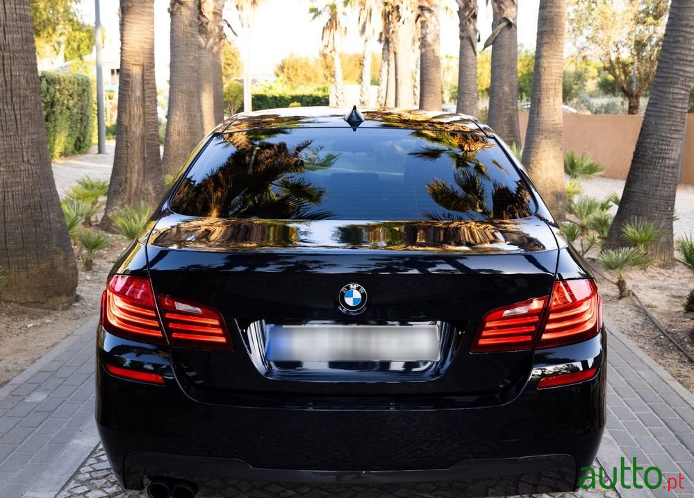 2015' BMW 520 D Pack M Auto photo #2