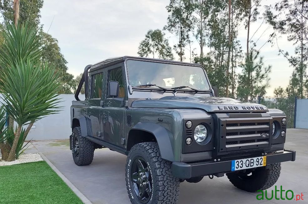 2015' Land Rover Defender photo #6