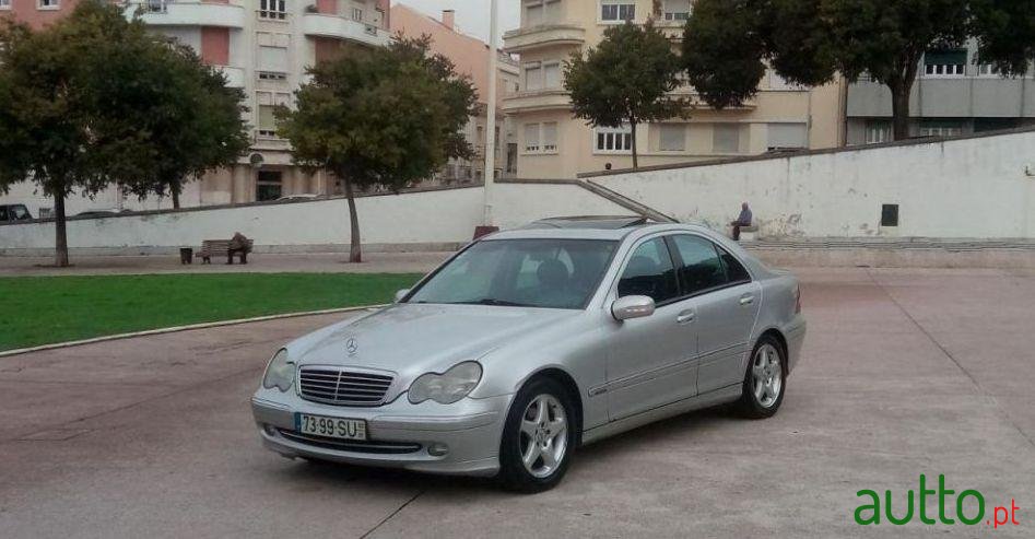 2002' Mercedes-Benz C-200 photo #2