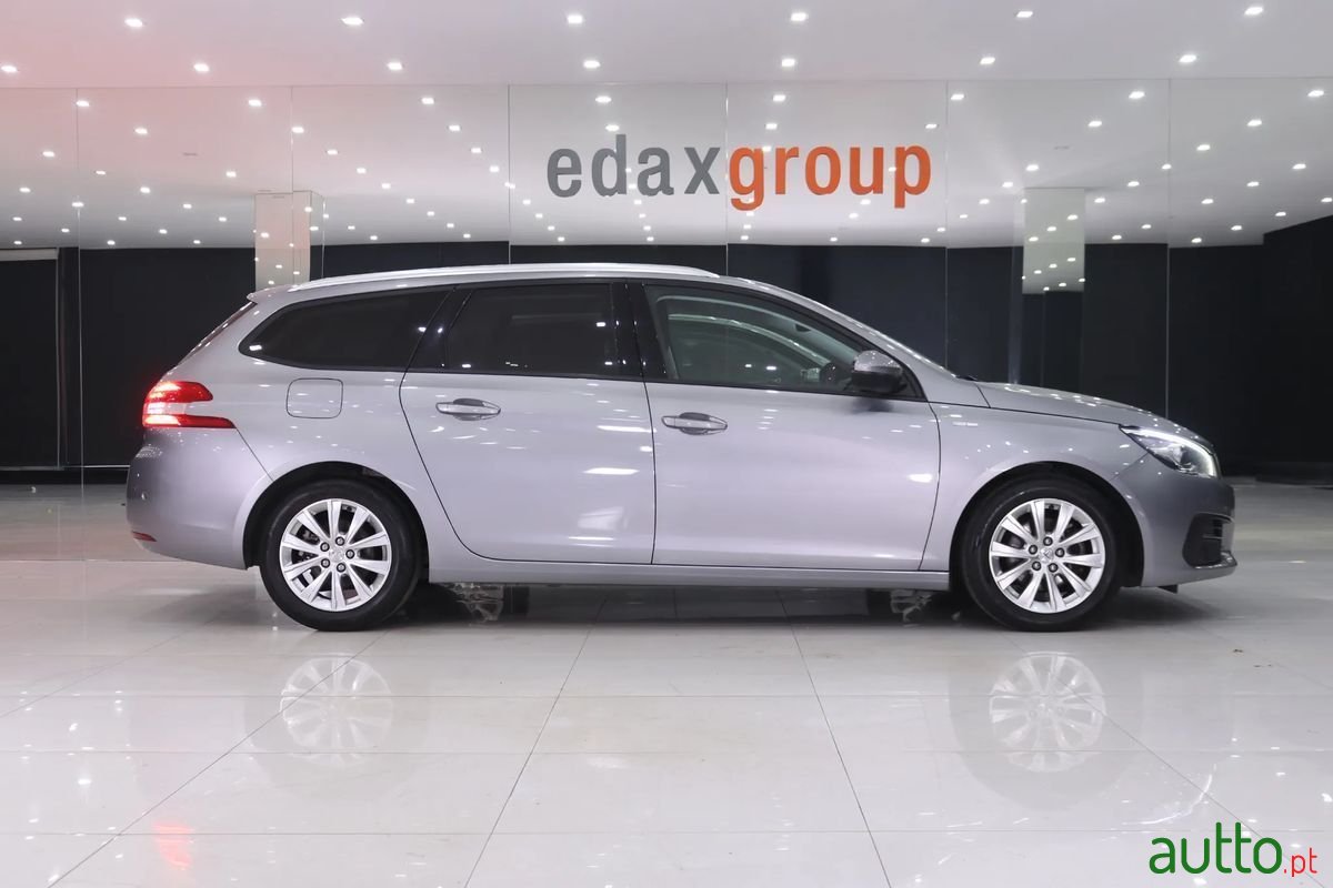 2018' Peugeot 308 Sw photo #2