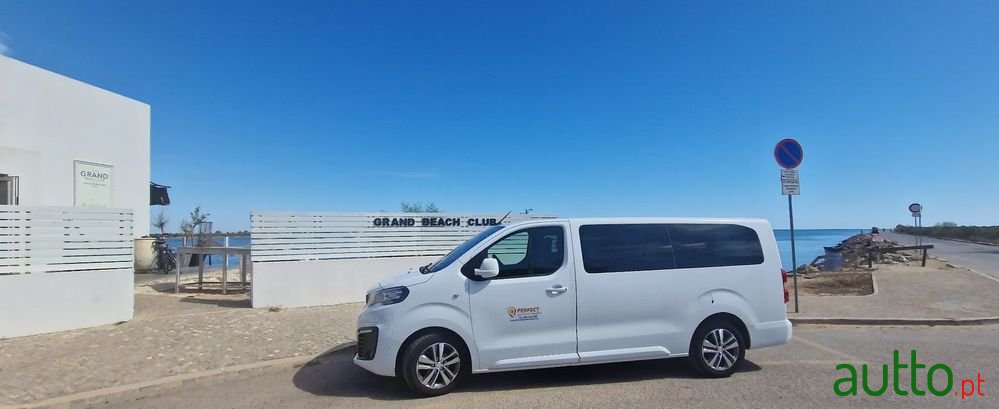 2018' Peugeot Traveller photo #2