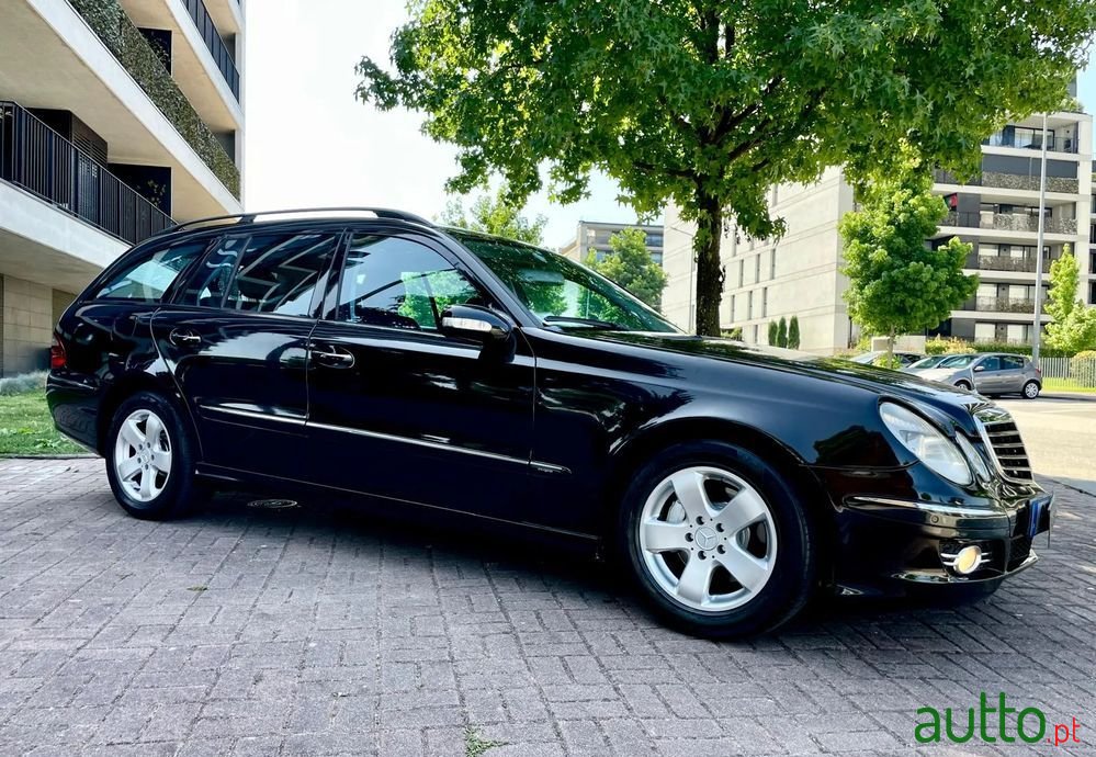 2004' Mercedes-Benz E 320 photo #3