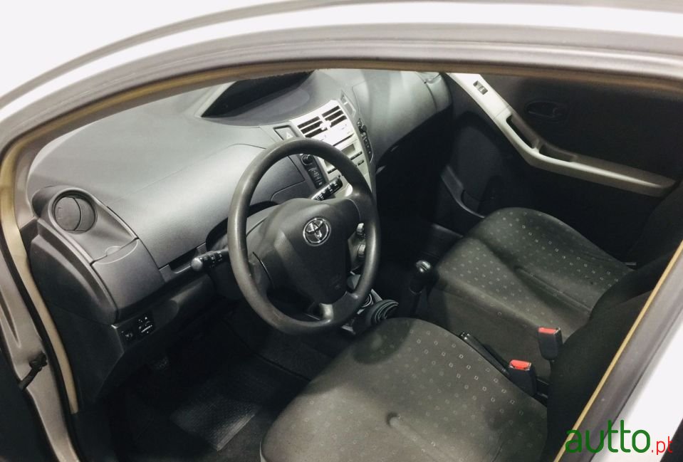 2006' Toyota Yaris photo #5
