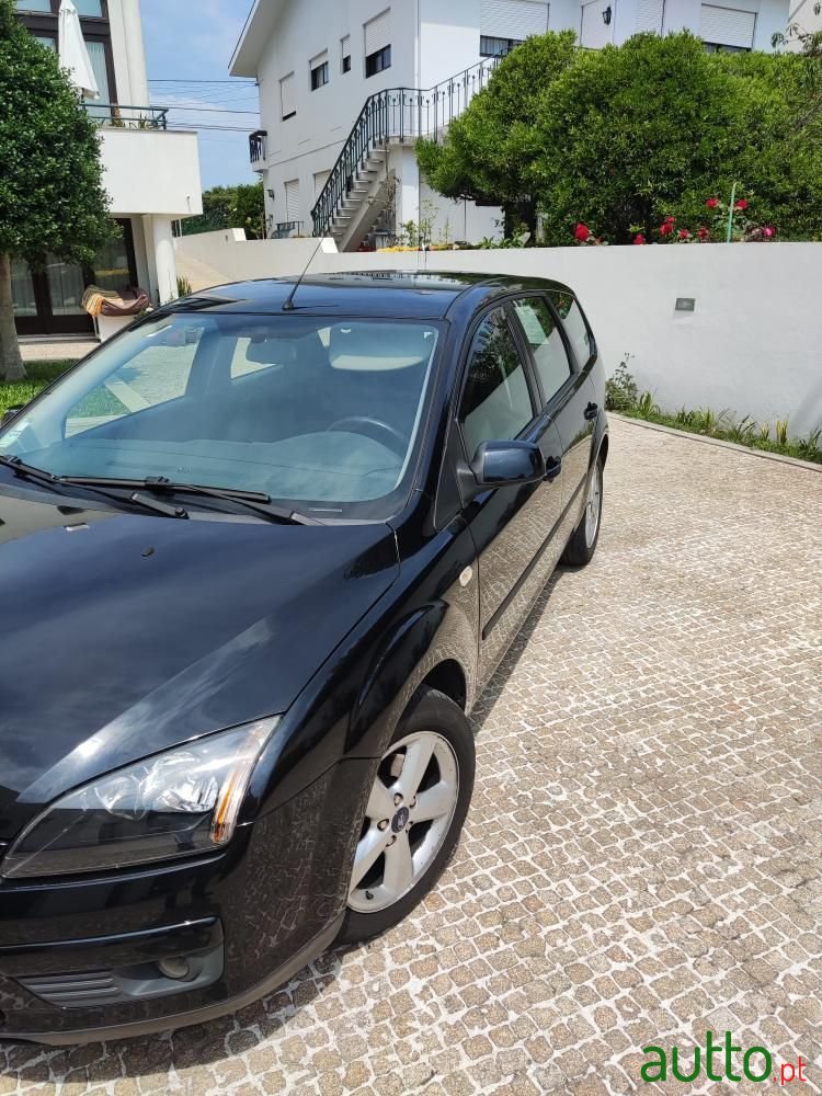 2005' Ford Focus Sw photo #2