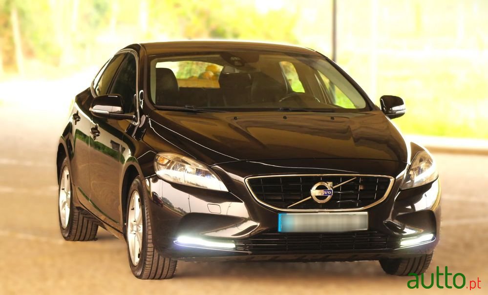 2012' Volvo V40 photo #2
