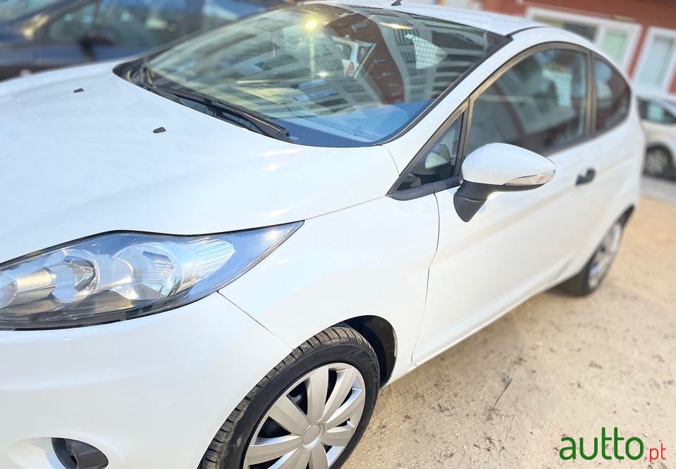 2011' Ford Fiesta photo #4