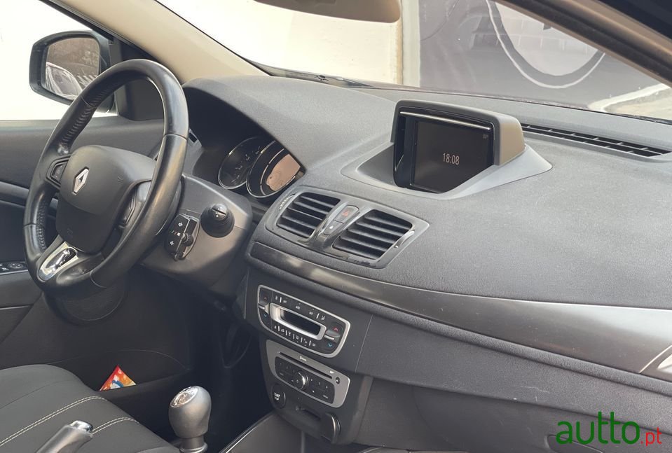 2014' Renault Megane Sport Tourer photo #3