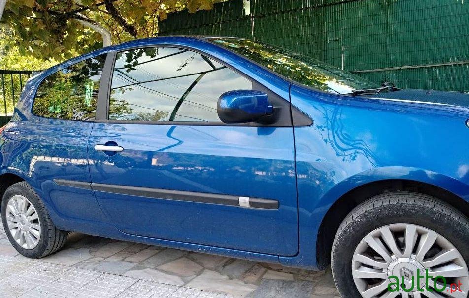 2009' Renault Clio photo #2