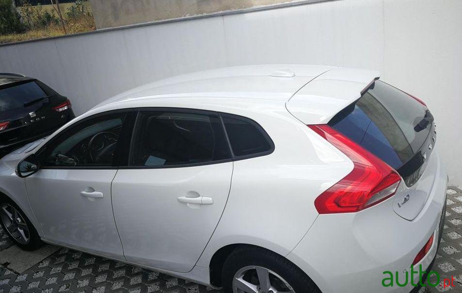 2014' Volvo V40 D2 photo #2
