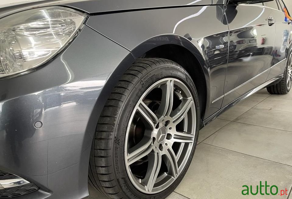 2012' Mercedes-Benz E-220 photo #6