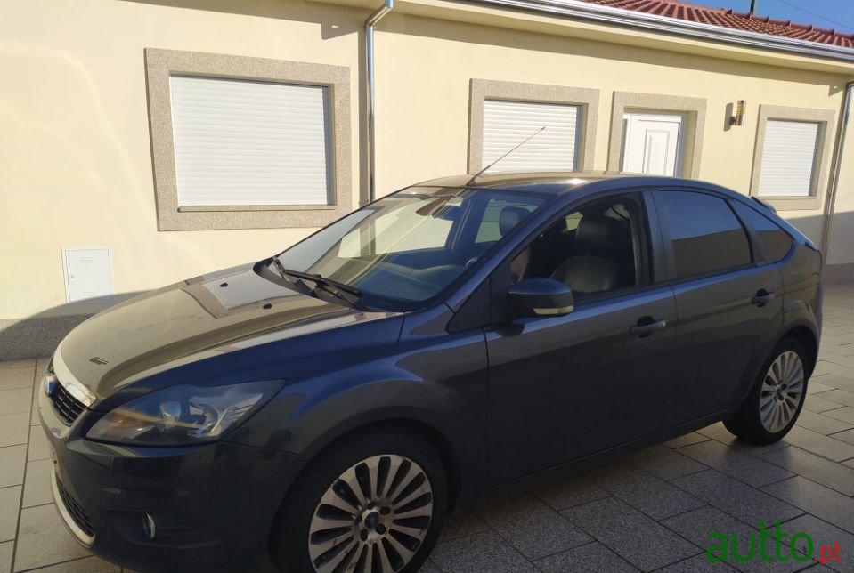 2010' Ford Focus photo #2