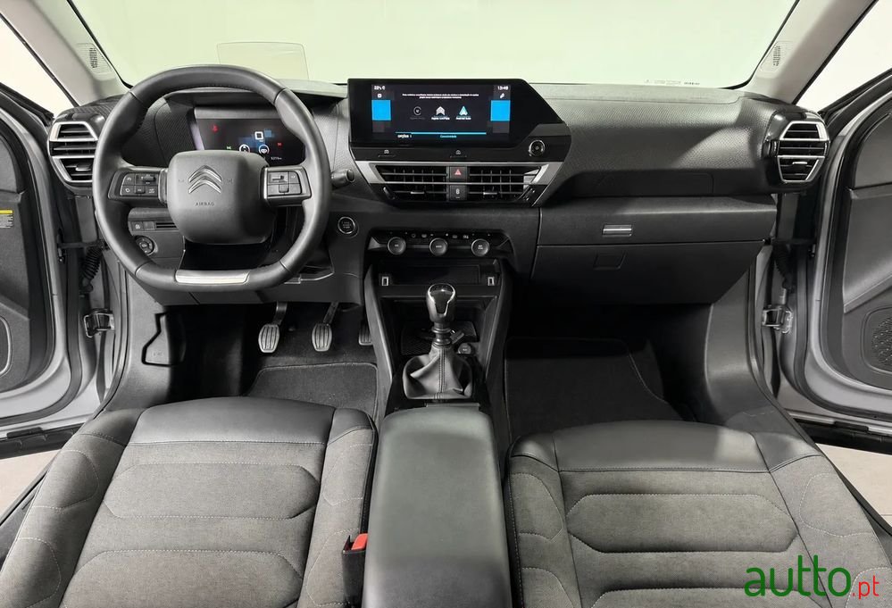 2022' Citroen C4 1.2 Puretech Shine photo #5