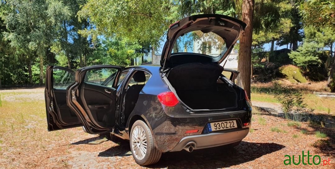 2014' Alfa Romeo Giulietta photo #6