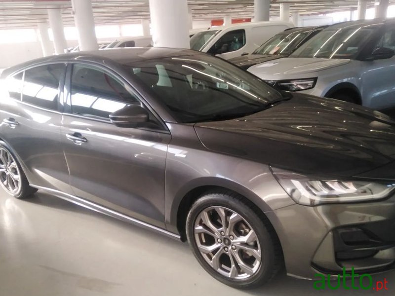2022' Ford Focus St-Line photo #4