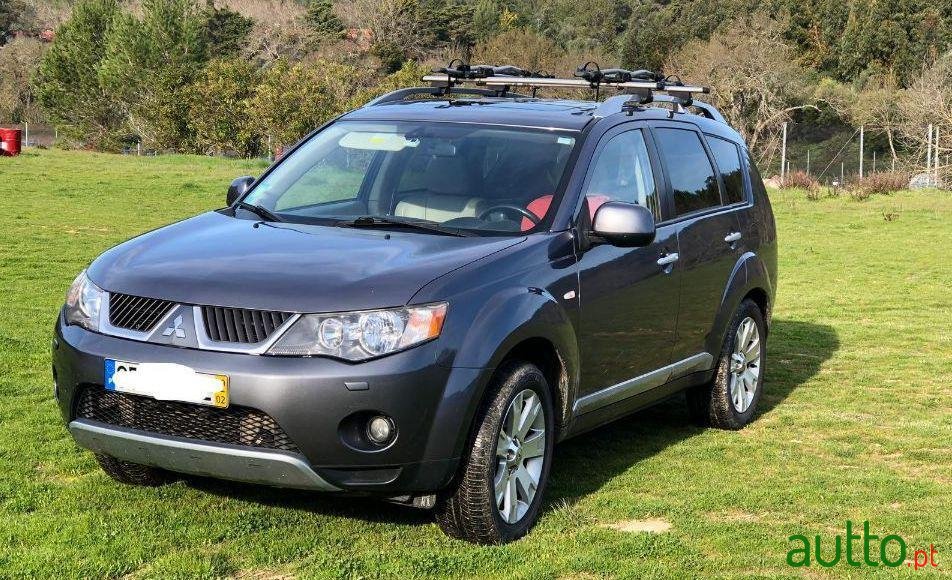2009' Mitsubishi Outlander photo #4