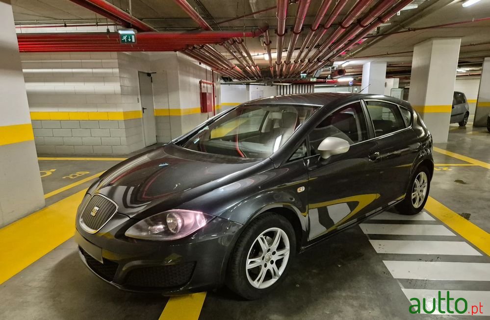 2011' SEAT Leon photo #1