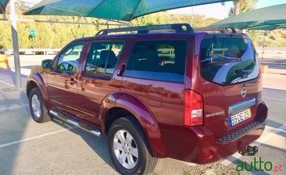 2005' Nissan Pathfinder photo #2