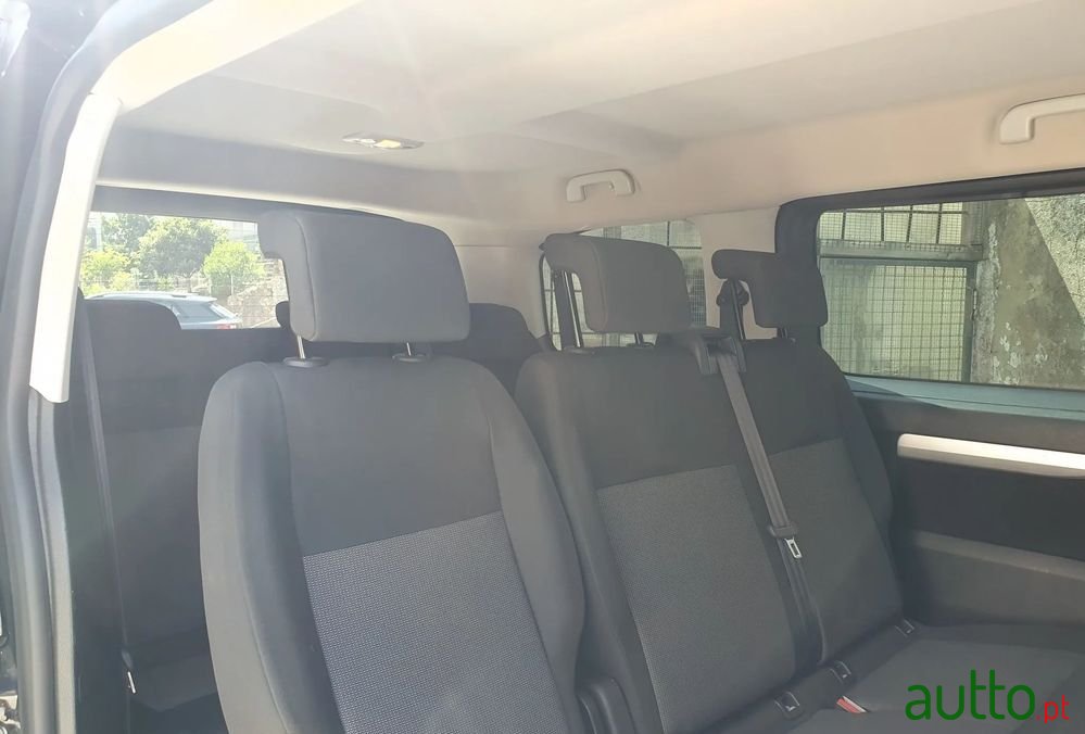 2019' Peugeot Traveller photo #3