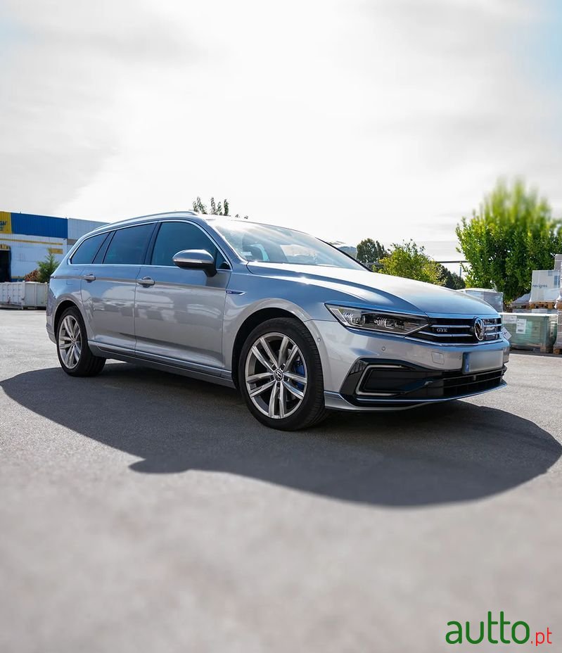 2021' Volkswagen Passat Variant photo #2