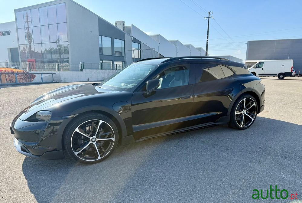 2023' Porsche Taycan Cross Turismo photo #2
