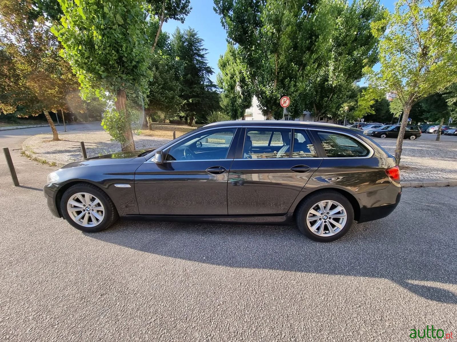 2011' BMW 520 photo #2