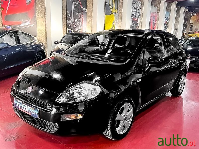 2014' Fiat Punto photo #1