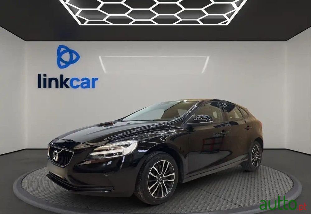 2019' Volvo V40 photo #3