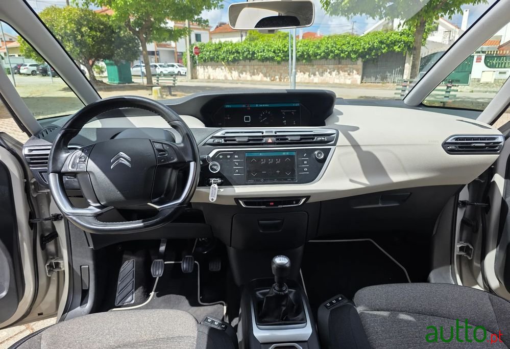 2017' Citroen C4 Picasso photo #6