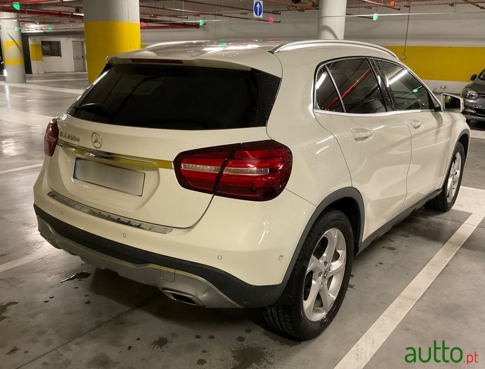 2017' Mercedes-Benz GLA 200 D Urban Aut. photo #2
