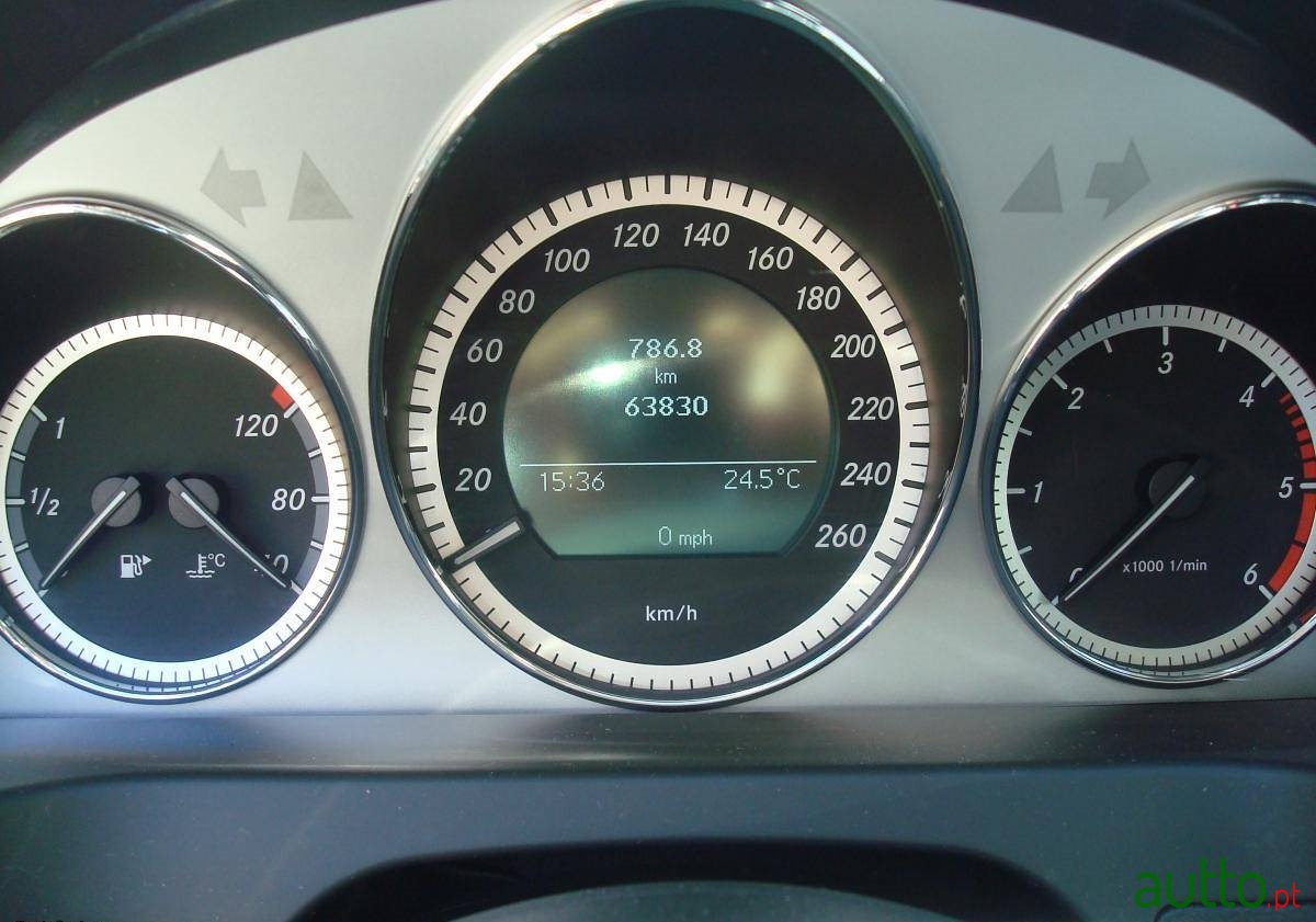 2011' Mercedes-Benz CL 220 Avantgarde photo #7