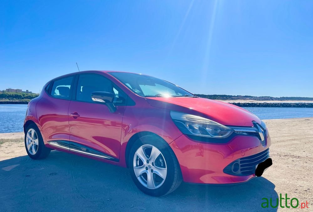 2012' Renault Clio photo #3