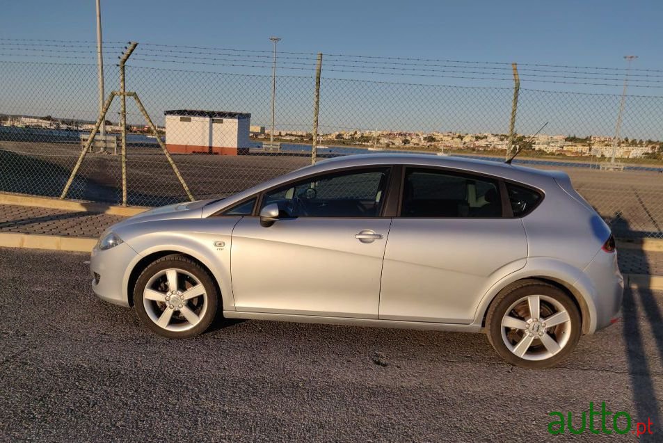 2006' SEAT Leon photo #3