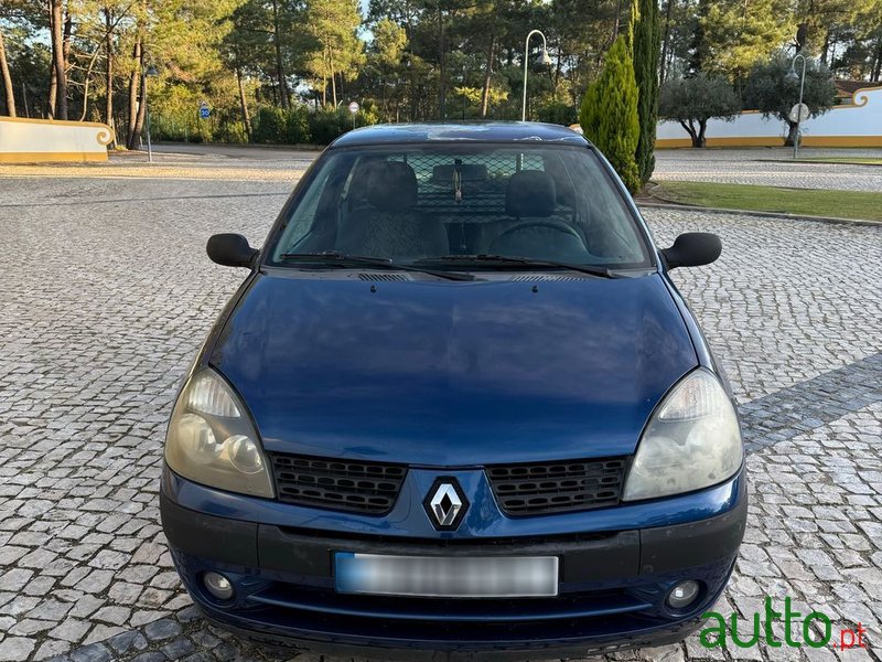 2002' Renault Clio photo #2