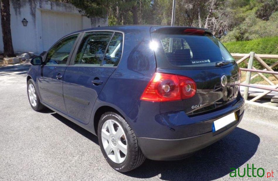 2004' Volkswagen Golf photo #3