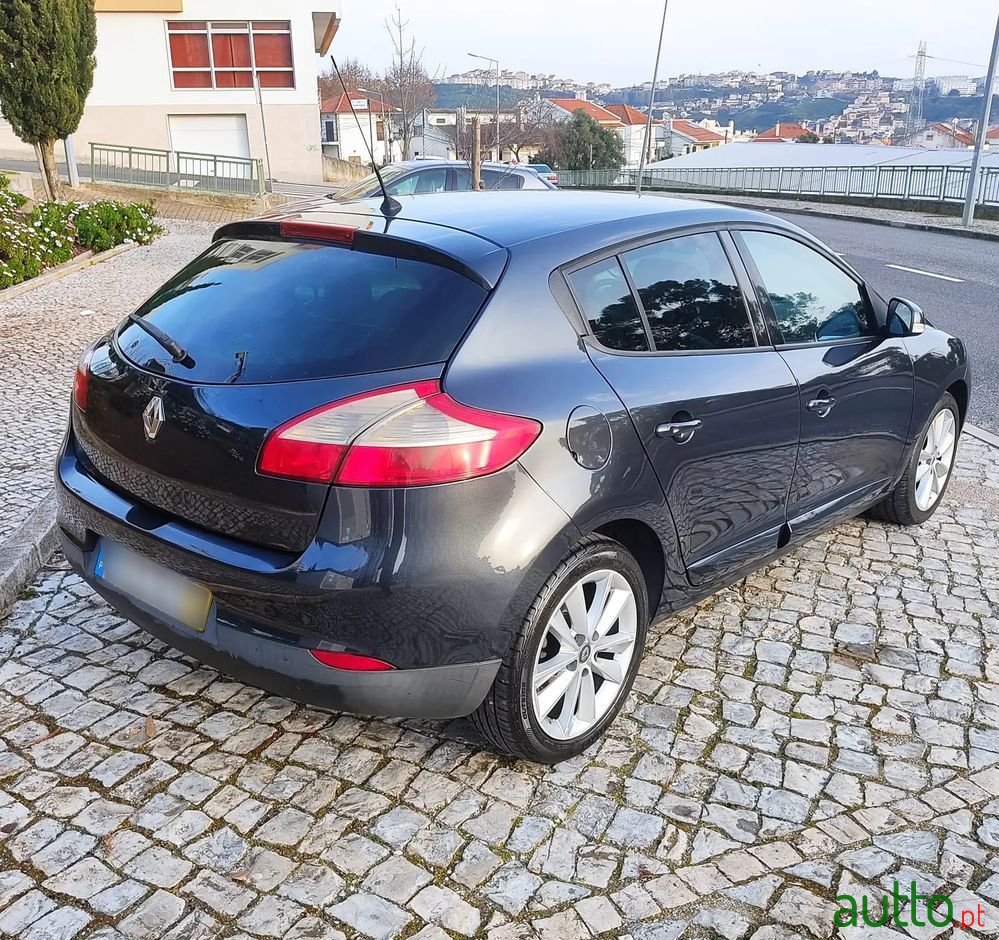2009' Renault Megane photo #5