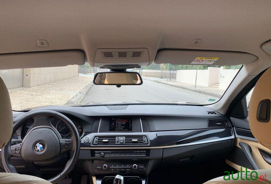 2015' BMW 520 photo #2