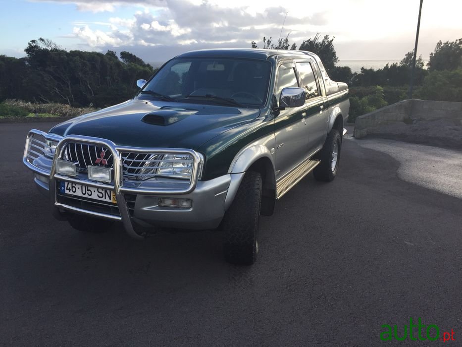 2001' Mitsubishi photo #1