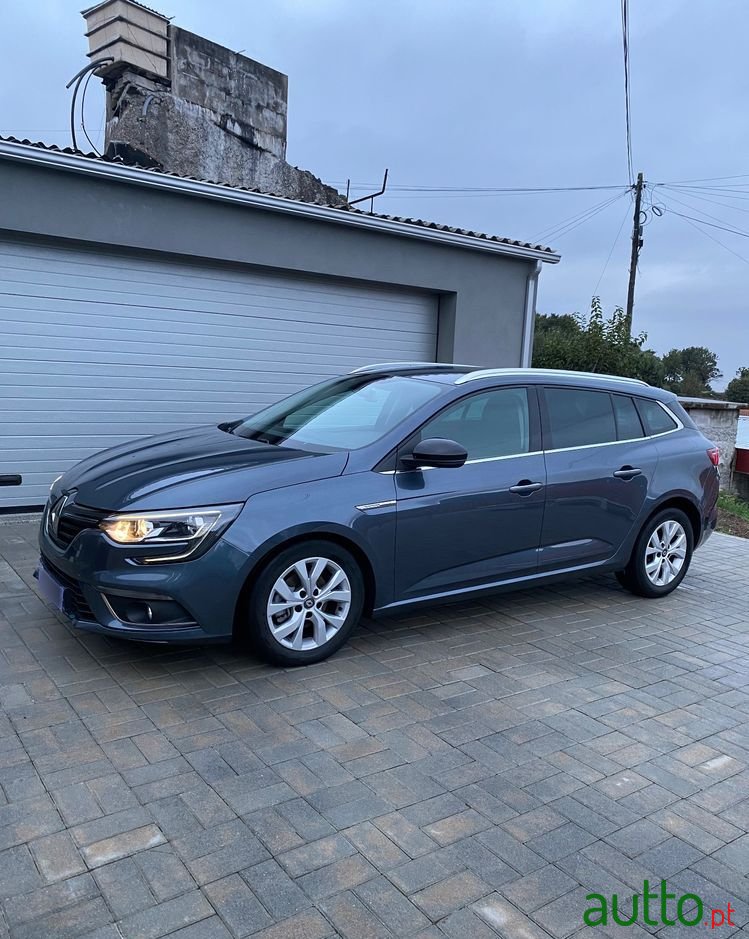 2018' Renault Megane Sport Tourer photo #2