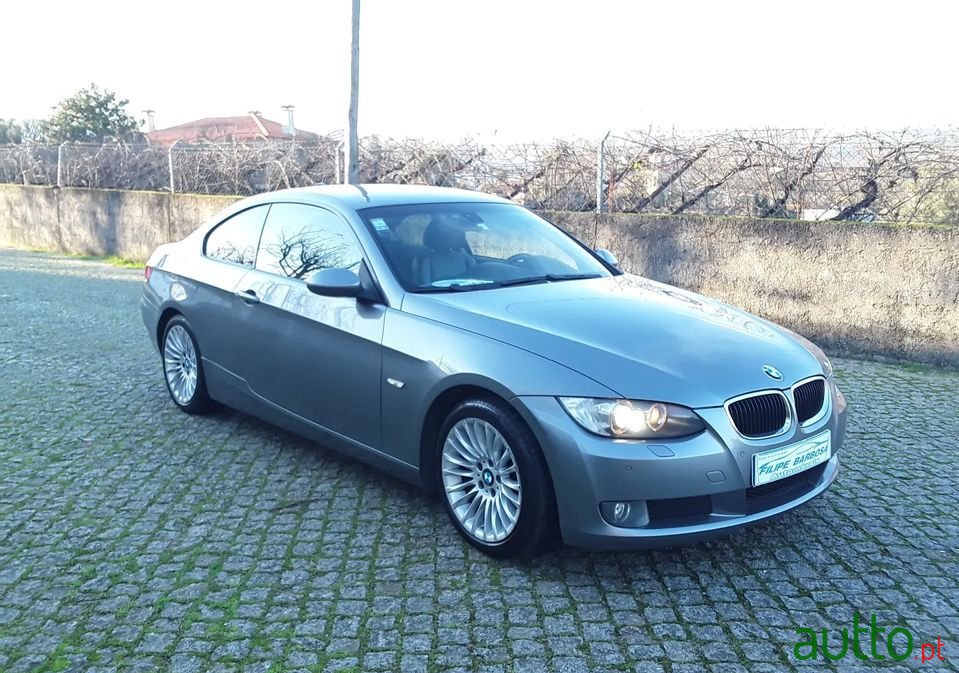 2008' BMW 320 photo #1